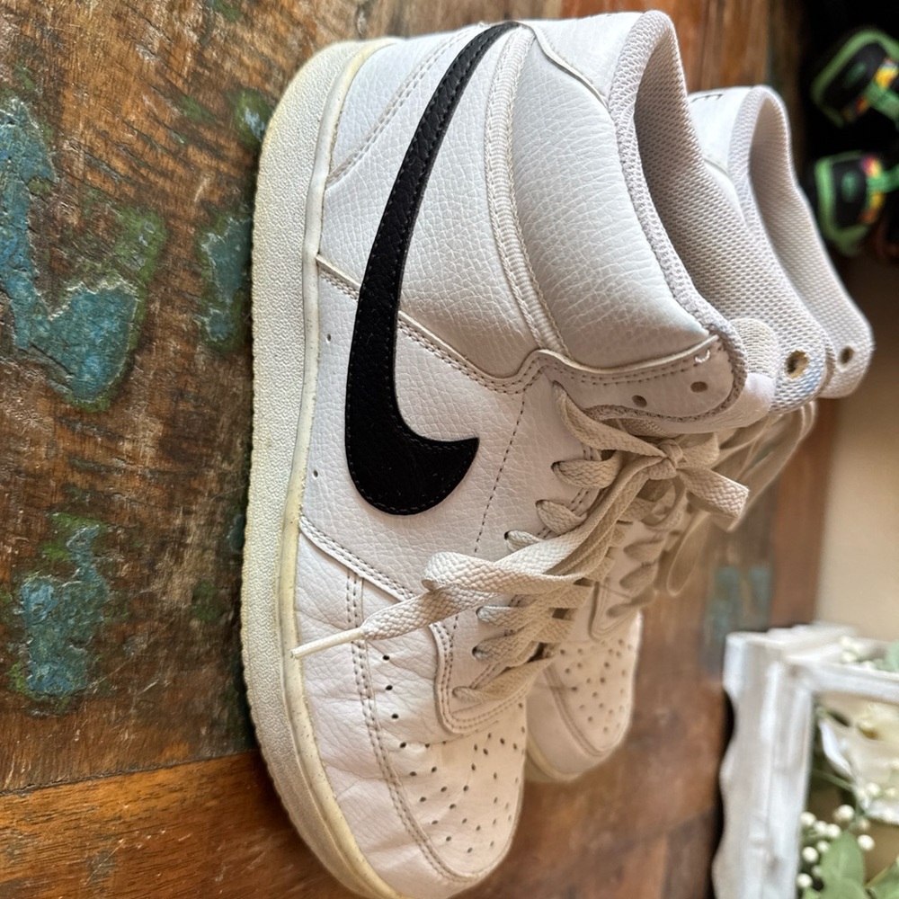 Nike Men’s Court Vision Mid DN3577-101 White Basketball Shoes Sneakers Size 8.5